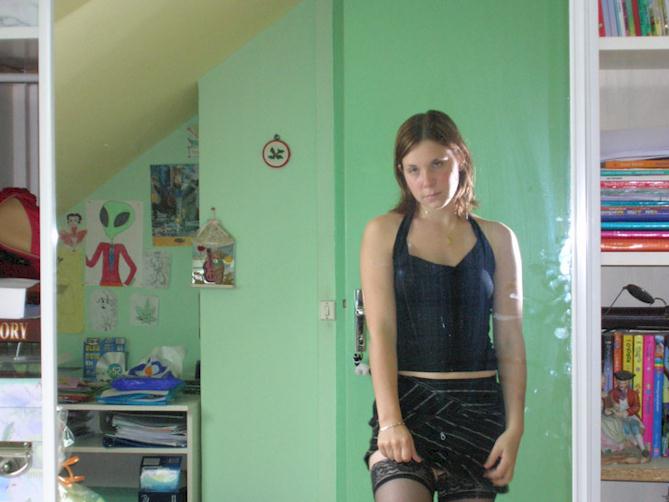 Amateur babe posing in lingerie