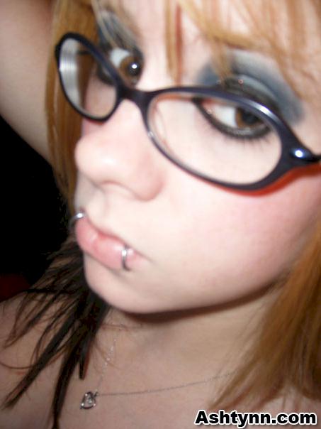 Busty amateur takes pics of herself